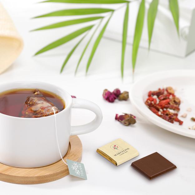 Chocoladevierkantjes in gerecycleerd papier