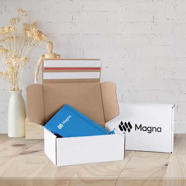 Scatola di spedizione con lembo autosigillante