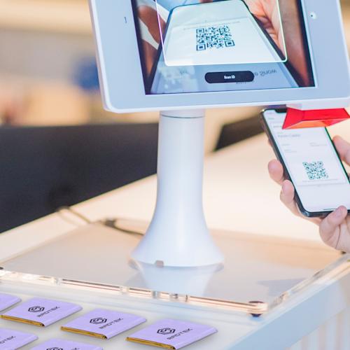 Chocoladevierkantjes in gerecycleerd papier