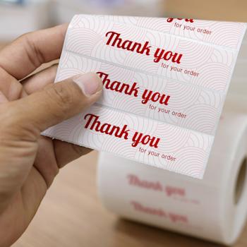 Étiquettes avec finitions exclusives