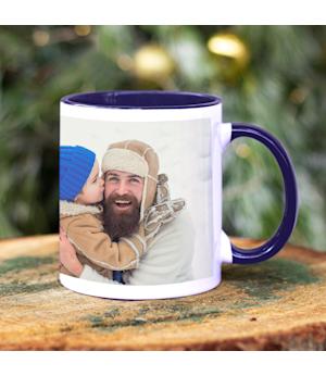 Tassen mit buntem Henkel