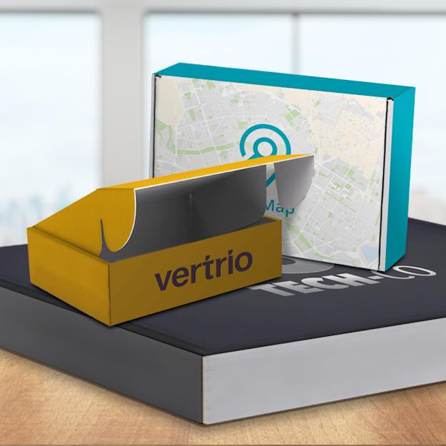 Scatola piatta con linguetta