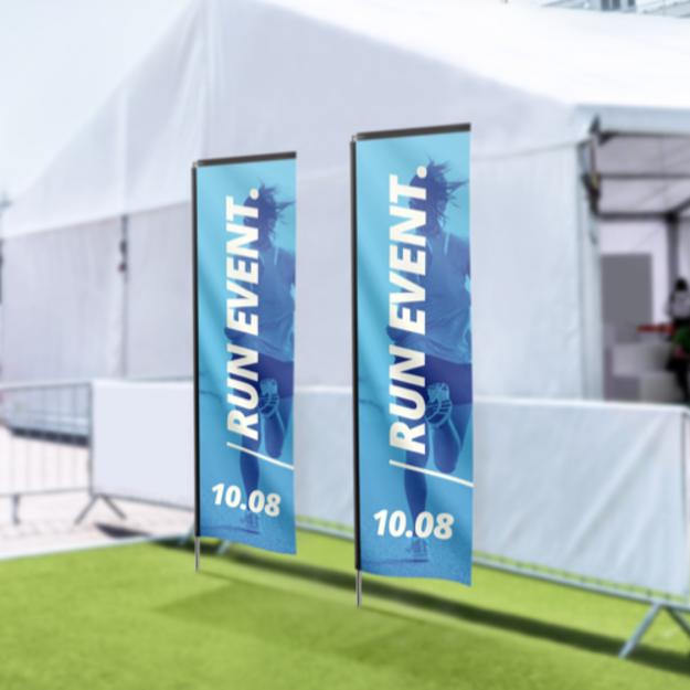 Zwei Squareflags als Beispiel für Sportevents