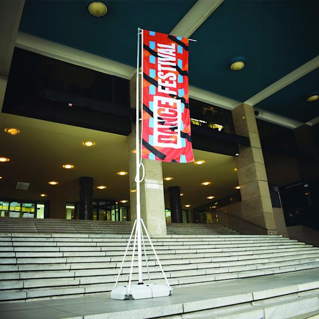 Mobiele vlaggenmast bestellen