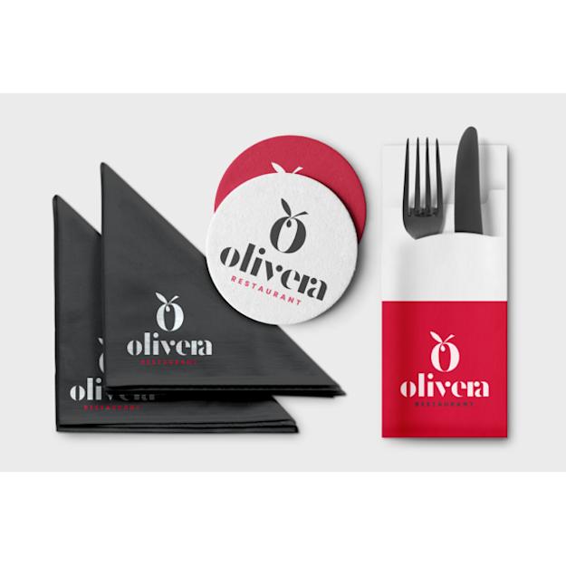 All the personalised items you need for your tables : coasters, napkins and more with HelloPrint