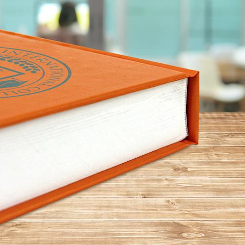 Genaaid gebonden hardcover boeken