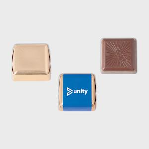 Chocoladevierkantjes in gerecycled papier