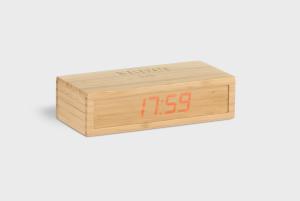 Reloj despertador de bambú con cargador inalámbrico