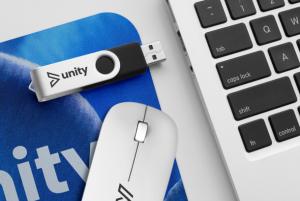 Personaliseer USB-sticks, powerbanks en al uw gadgets online met printpromotion