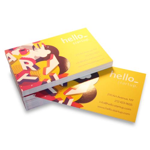 Biglietti da visita UV personalizzati di HelloPrint, resistenti e di alta qualità, con una laminazione originale per far colpo sui tuoi clienti o partner commerciali.