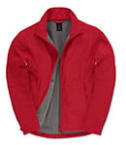 Diese Soft-Shell Jacke der Marke B&C ist außen rot und innen grau. Verkauft von Helloprint.