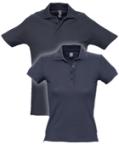 Bestelle günstige Poloshirts mit personalisiertem Druck bei Helloprint. Hier in der Farbe Navy und weiteren Farben erhältlich.