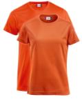Camisetas personalizadas con tu logo o diseño de color naranja, perfectas para actividades deportivas. Disponibles en Helloprint