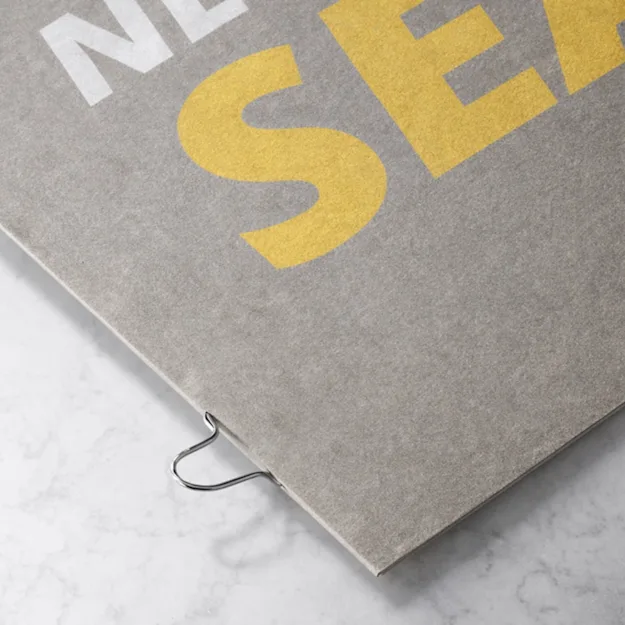 Brochure à agrafes boucles