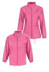 Die Windbreaker Jacken von Helloprint im pink Farbton schimmern leicht wegen des Materials und sind wetterfest. 