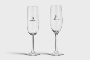 The best personalised champagne glasses available online and cheap at ocmprintstore.co.uk