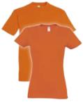 Das Basic T-Shirt von Helloprint im orangenen Farbton mit Rundhals, der Marke Sol's.