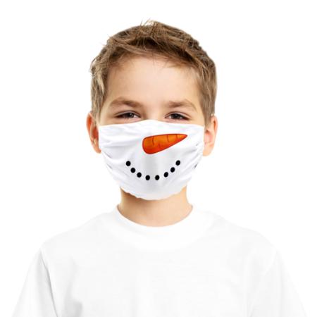 Un garçon portant un masque de protection imprimé en forme de bonhomme de neige - disponible en ligne sur Helloprint