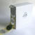 Immagine che mostra un dispenser in cartone protettivo con un rotolo di etichette argentate. Disponibile su Helloprint 