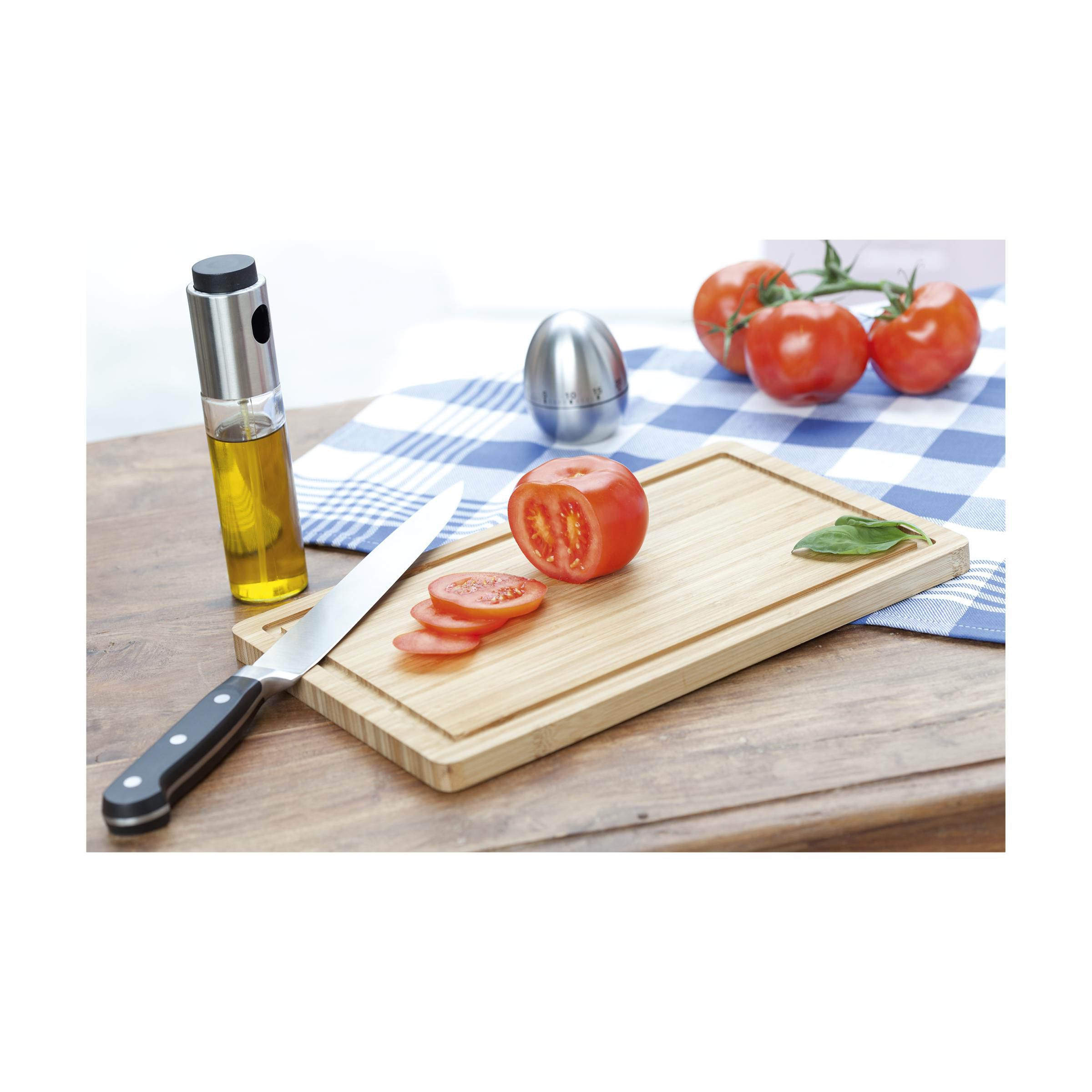 Rectangular bamboo chopping board in the kitchen. At Helloprint you can personalise it with your own logo or design.