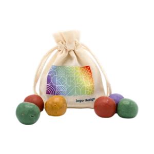 Cotton pouch met seed bombs
