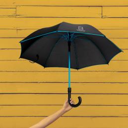 stehend Regenschirm mit farbigen Streben