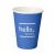 Une tasse en papier de couleur bleu avec des options d'impression pour un logo ou une design sur Helloprint .