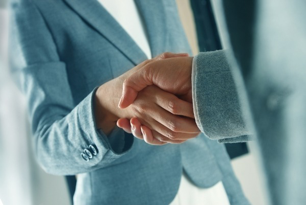 From emails to handshakes – the guide to business etiquette around the world